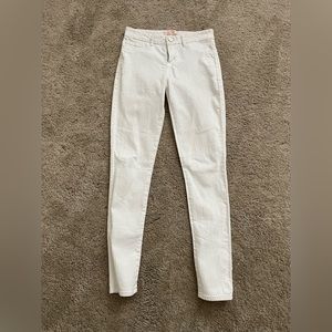 White skinny jeans